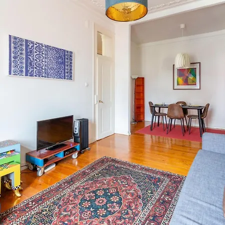 Bright 2 Bedroom 100m From Av. Liberdade Apartment