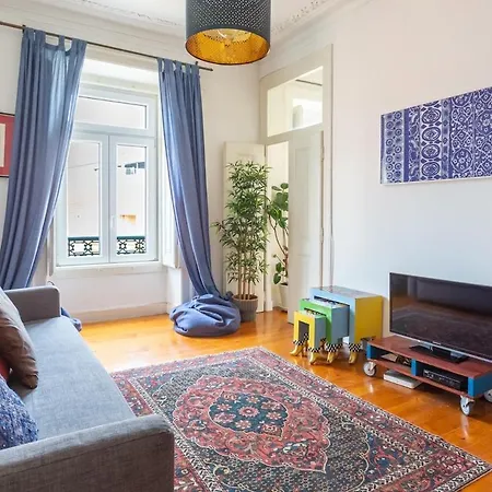Bright 2 Bedroom 100m From Av. Liberdade Apartment