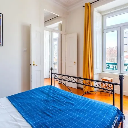 Apartment Bright 2 Bedroom 100m From Av. Liberdade Lisbon