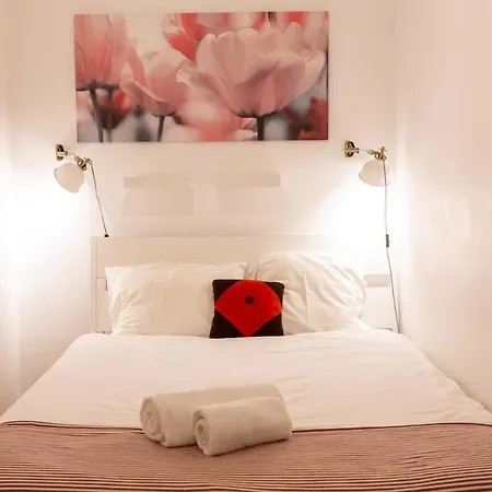 Bright & Gem | 2 Min From Av. Liberdade ליסבון